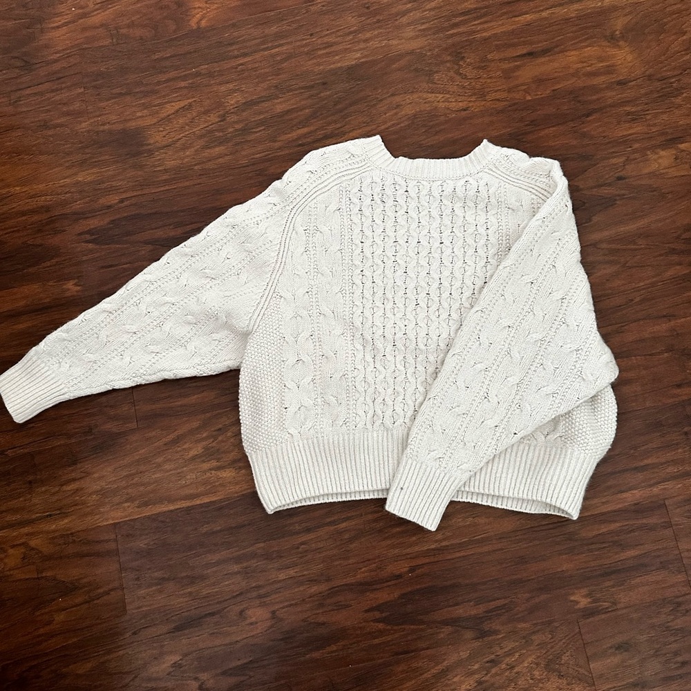 Universal Thread White Crew Neck Cable Knit Sweater